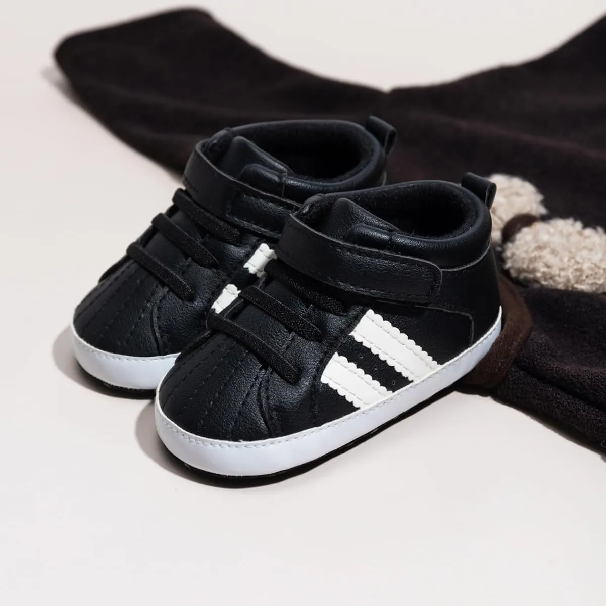 ISINSER Unisex Baby Premium PU Leather Sneaker Soft Non-Slip Sole Toddler Newborn Stripe Crib House Shoes